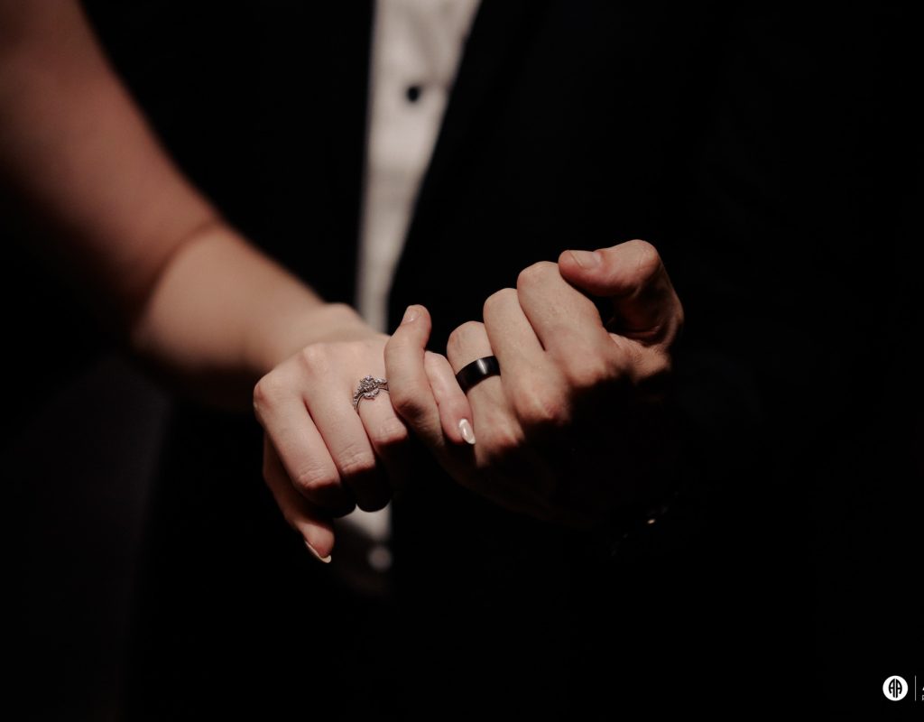 Cradle-Valley-Bridal-Couple-Holding-Hands